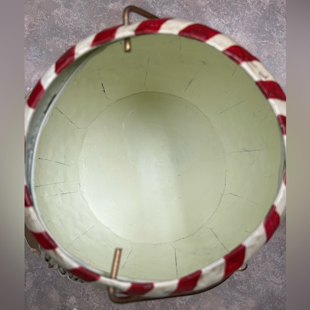 Santa Metal Bucket - Picture 7 of 10